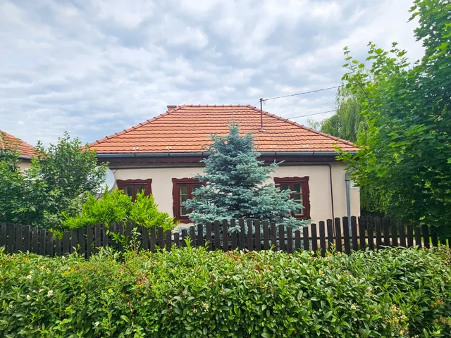 Eladó ház Bér 61 nm