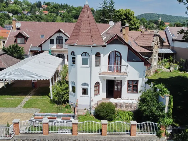 Eladó kereskedelmi és ipari ingatlan Verőce