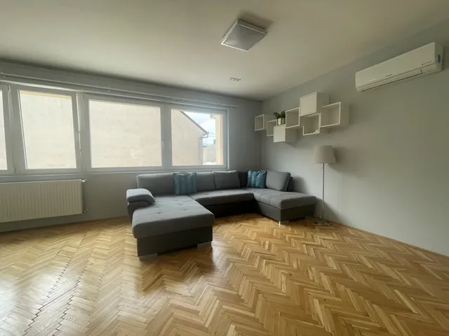 Eladó lakás Vác, Cházár András utca 107 nm