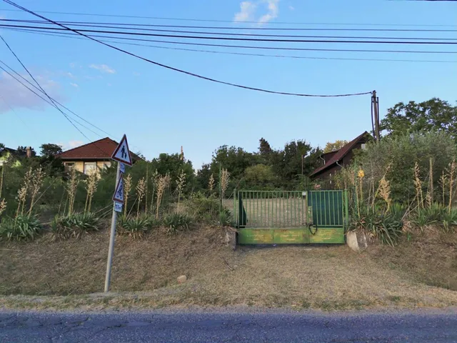 Eladó telek Pócsmegyer, Surány 887 nm