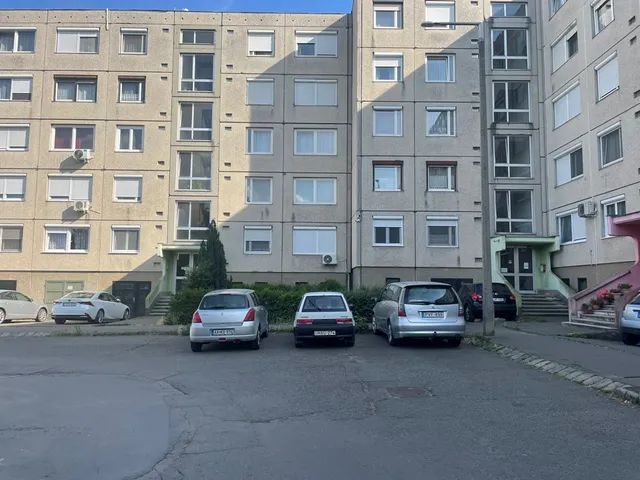 Eladó lakás Vác, Kötő utca 54 nm