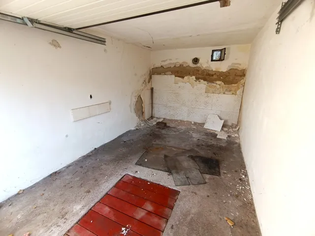 Eladó garázs Vác, Landerer utca