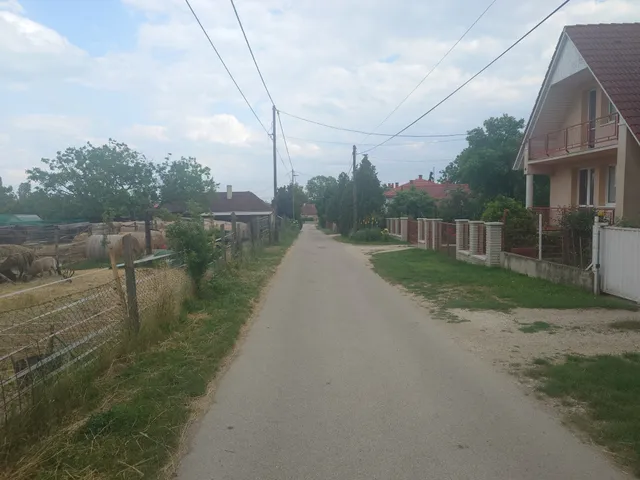 Eladó telek Kőszárhegy 800 nm