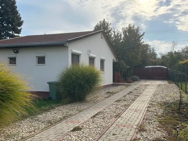 Eladó ház Velence 550 nm