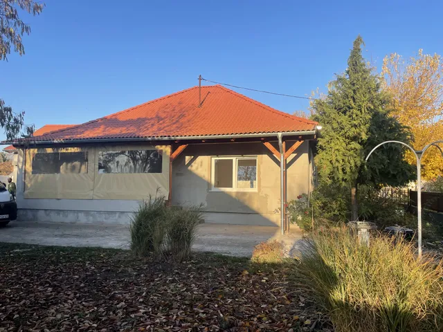 Eladó ház Besnyő 120 nm