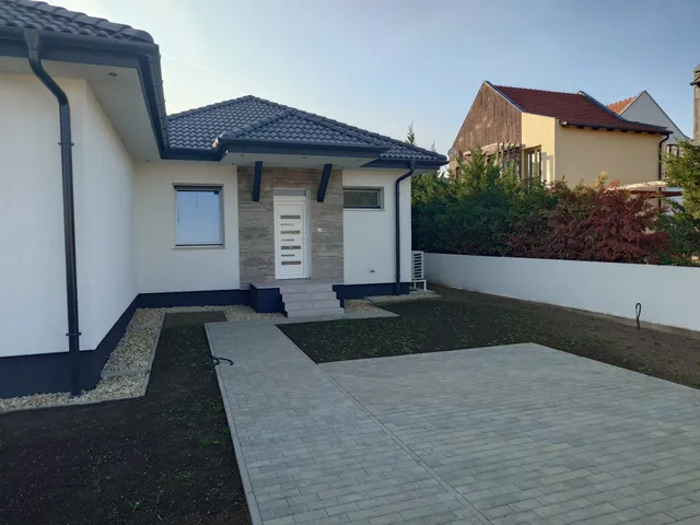 Eladó ház Velence 91 nm