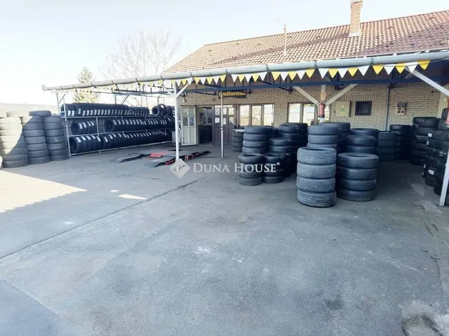 Eladó kereskedelmi és ipari ingatlan Nyíregyháza, Orosi út 260 nm
