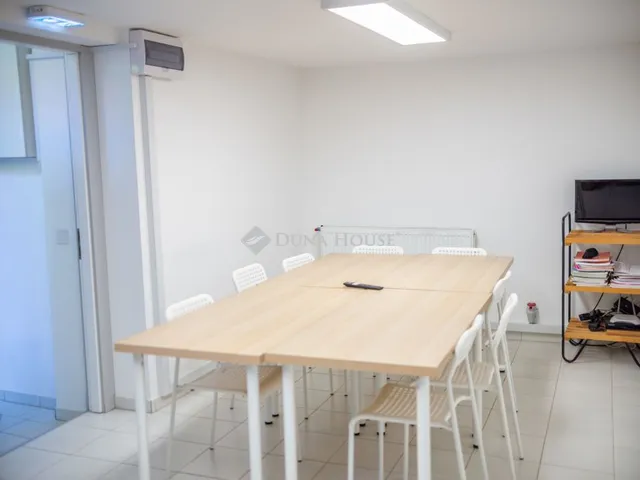 Eladó kereskedelmi és ipari ingatlan Nyíregyháza 185 nm