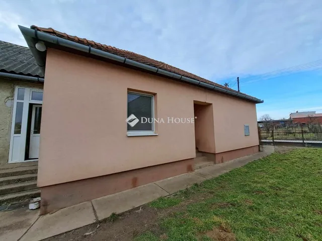 Eladó ház Tiszabercel 110 nm