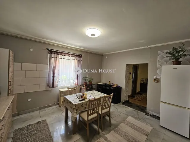 Eladó ház Kék 63 nm