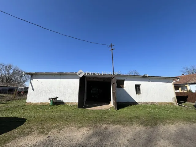 Eladó kereskedelmi és ipari ingatlan Kálmánháza 300 nm