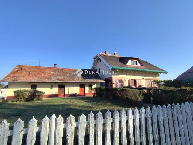 Eladó mezőgazdasági ingatlan Földes 195 nm