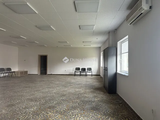 Kiadó kereskedelmi és ipari ingatlan Nyíregyháza 261 nm