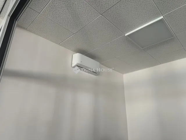 Kiadó kereskedelmi és ipari ingatlan Nyíregyháza 261 nm