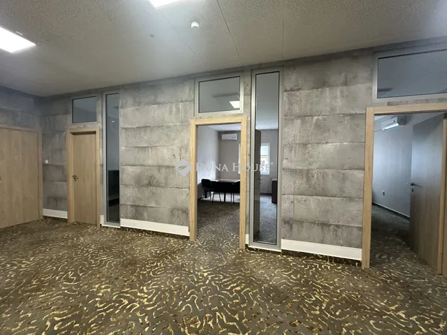 Kiadó kereskedelmi és ipari ingatlan Nyíregyháza 261 nm