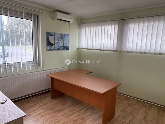 Kiadó kereskedelmi és ipari ingatlan Nyíregyháza 130 nm