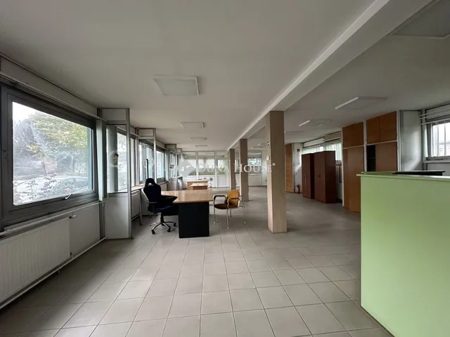 Kiadó kereskedelmi és ipari ingatlan Nyíregyháza 130 nm