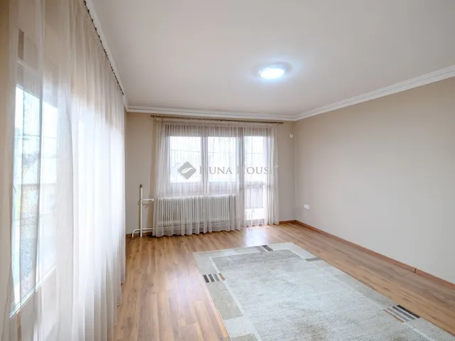 Eladó ház Újfehértó, Béke tér 200 nm