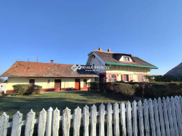 Eladó ház Földes 195 nm