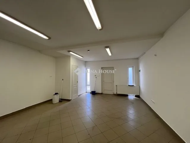 Eladó kereskedelmi és ipari ingatlan Nyíregyháza 33 nm