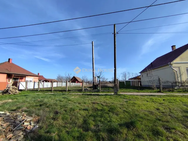 Eladó telek Földes 1450 nm