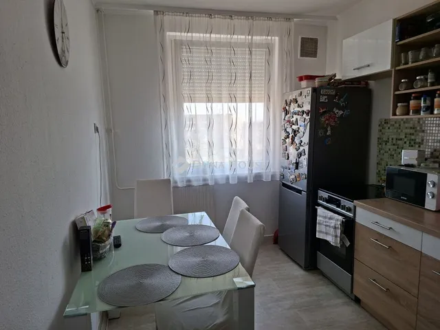 Eladó lakás Nyíregyháza, Fazekas János tér 61 nm