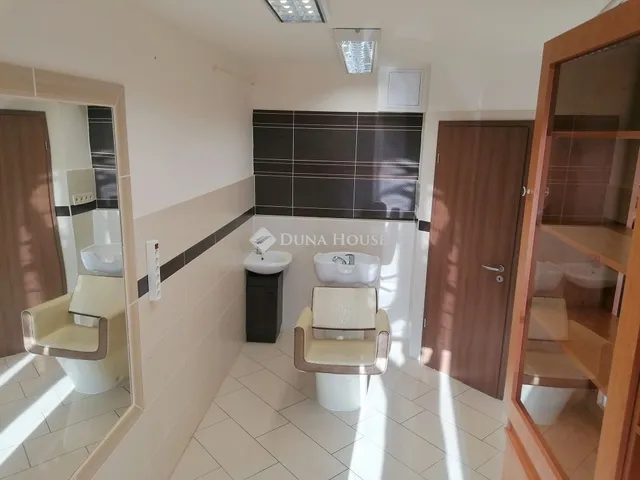Kiadó garázs Nyíregyháza, Széna tér 19 nm