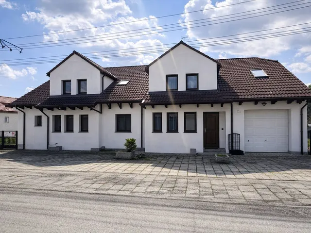 Eladó ház Lipót 393 nm