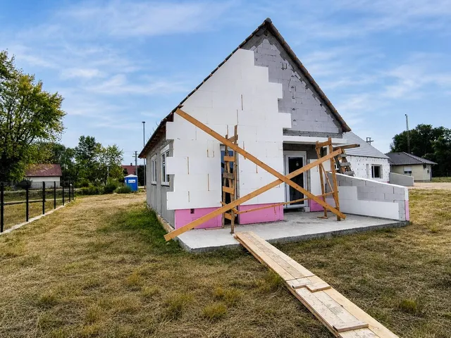 Eladó lakás Lipót 70 nm