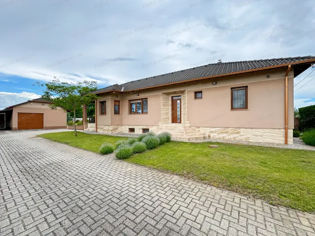 Eladó ház Kecskemét, Kadafalva 135 nm