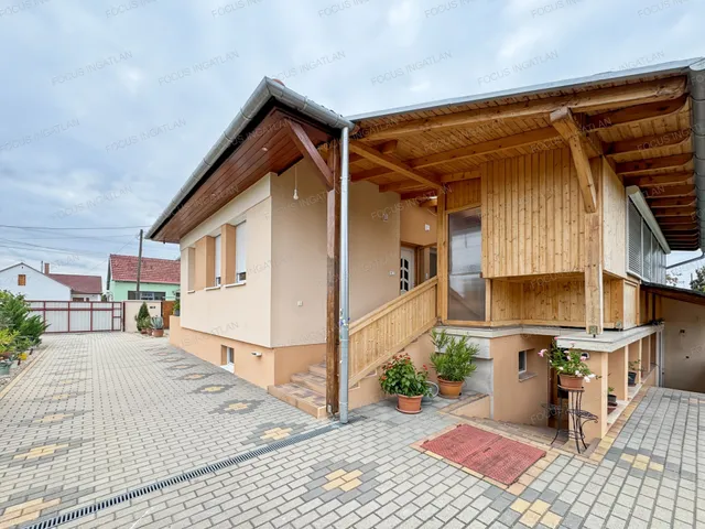 Eladó ház Kecskemét, Hetényegyháza 180 nm