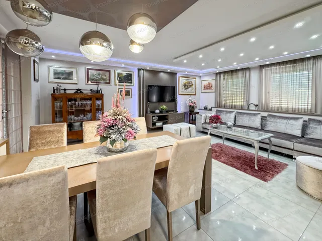 Eladó ház Kecskemét, Petőfiváros 188 nm