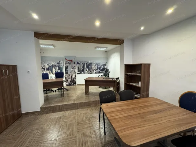 Eladó kereskedelmi és ipari ingatlan Kecskemét, Belváros 32 nm