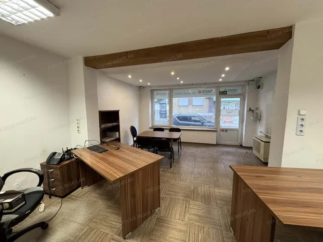 Eladó kereskedelmi és ipari ingatlan Kecskemét, Belváros 32 nm