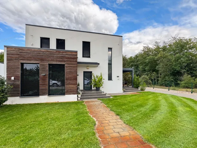 Eladó ház Kecskemét, Kadafalva 226 nm