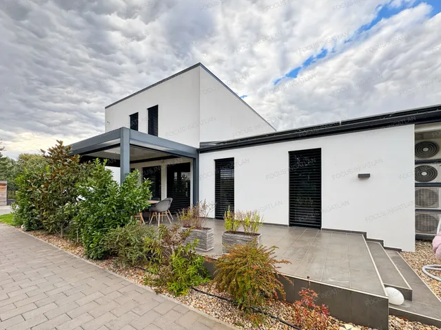 Eladó ház Kecskemét, Kadafalva 226 nm