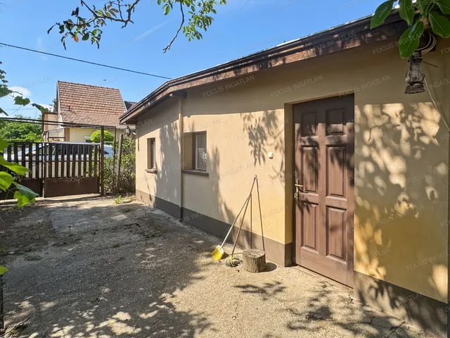 Eladó kereskedelmi és ipari ingatlan Kecskemét, Úrihegy 20 nm
