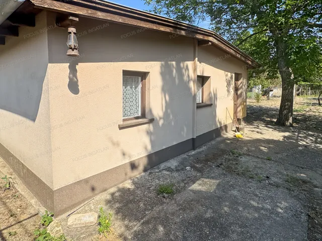 Eladó kereskedelmi és ipari ingatlan Kecskemét, Úrihegy 20 nm