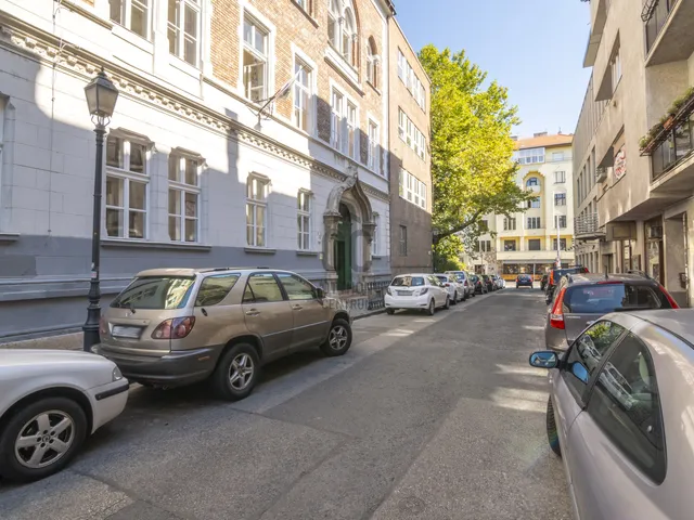 Kiadó kereskedelmi és ipari ingatlan Budapest I. kerület 18 nm