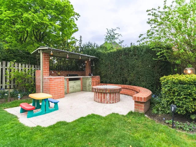 Eladó ház Budapest XIX. kerület, Kertváros 188 nm