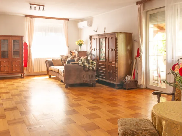 Eladó ház Budapest XVIII. kerület, Szemeretelep 179 nm