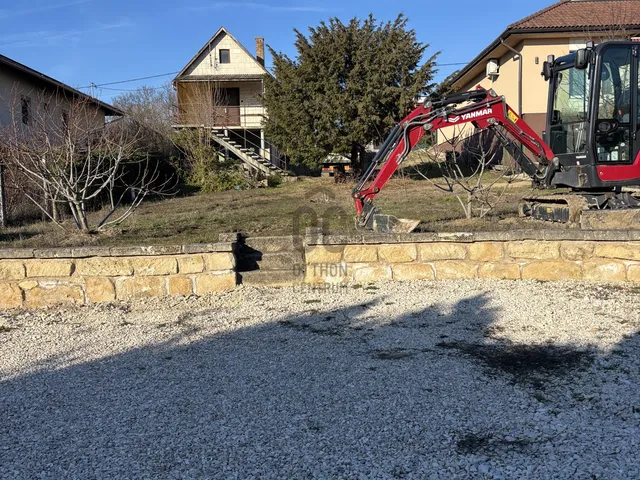 Eladó telek Sóskút 748 nm