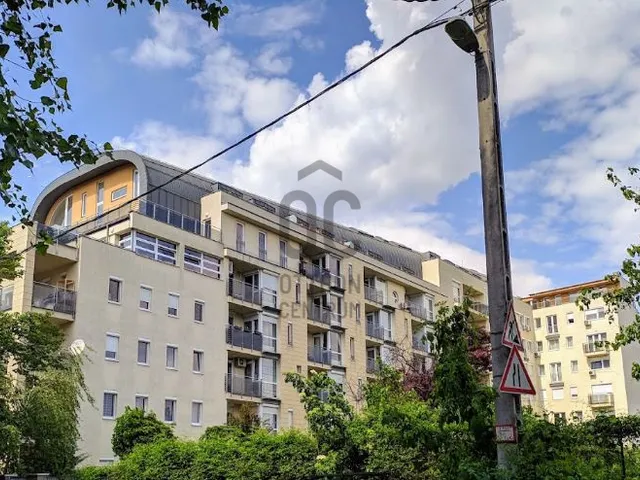 Eladó garázs Budapest XIV. kerület, Törökőr 12 nm