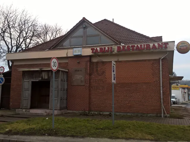 Eladó kereskedelmi és ipari ingatlan Mosonmagyaróvár, Moson 184 nm