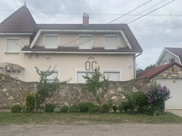 Eladó ház Budapest XVIII. kerület, Szemeretelep 179 nm