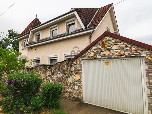 Eladó ház Budapest XVIII. kerület, Szemeretelep 179 nm
