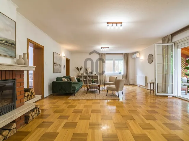 Eladó ház Budapest XVIII. kerület, Szemeretelep 179 nm