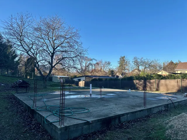 Eladó telek Pócsmegyer, Surány 881 nm