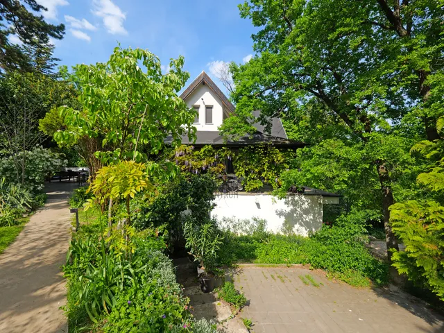 Eladó ház Budapest XII. kerület, Magasút 365 nm