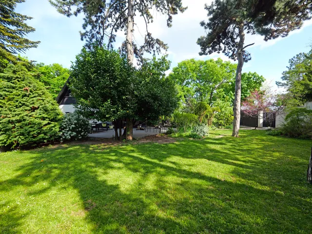 Eladó ház Budapest XII. kerület, Magasút 365 nm